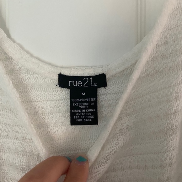 Frayed Bottom Crop Top - Picture 2 of 2